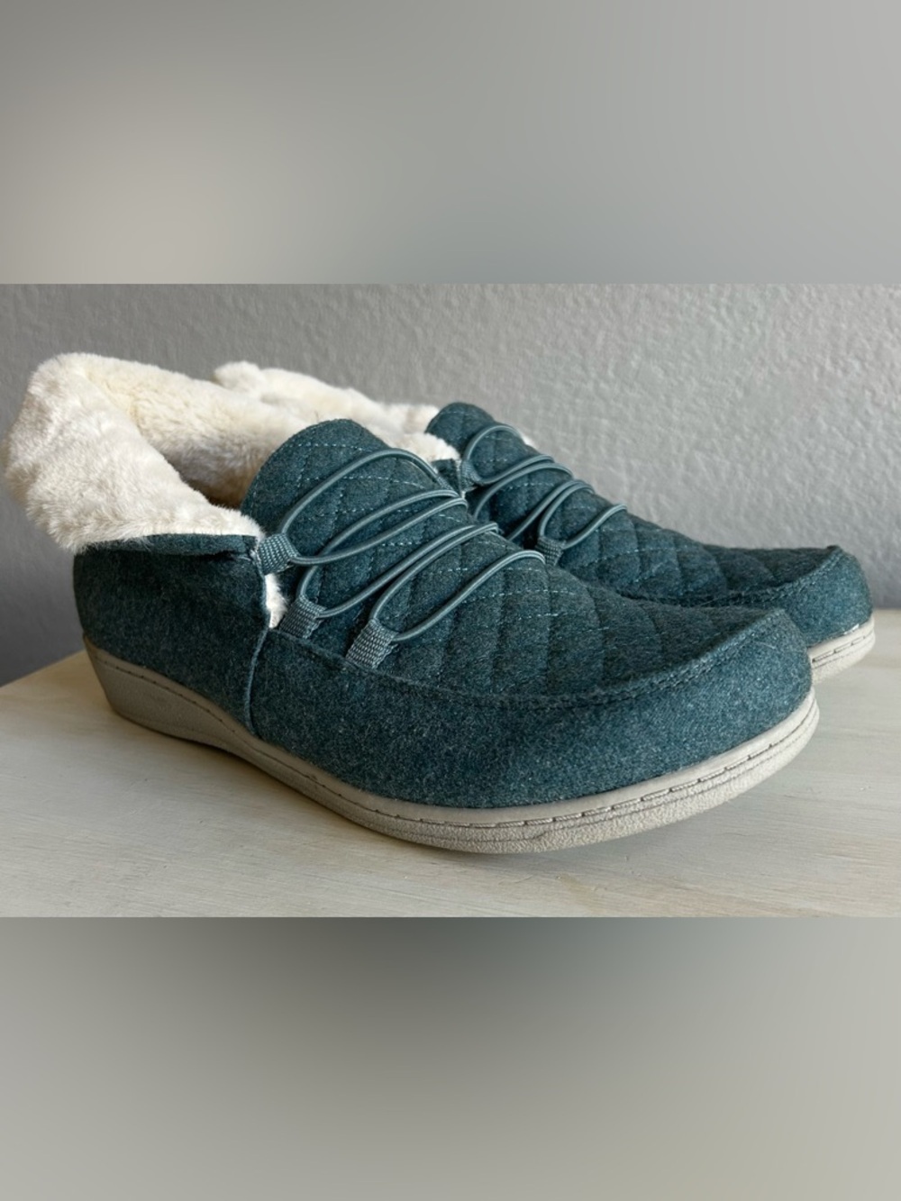 Vionic Believe slippers, faux fur, mineral blue color, women’s size 11.